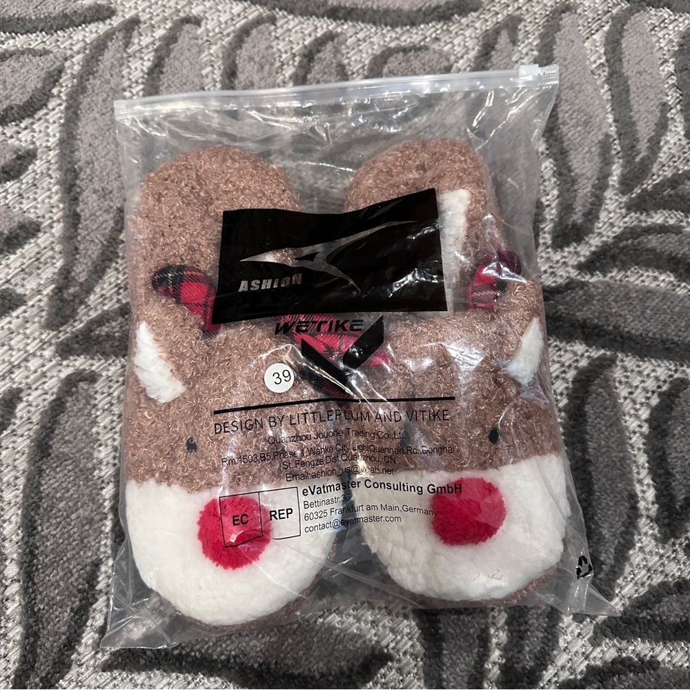 NWT Sherpa Reindeer Slippers - Size 39 EU Women’s.